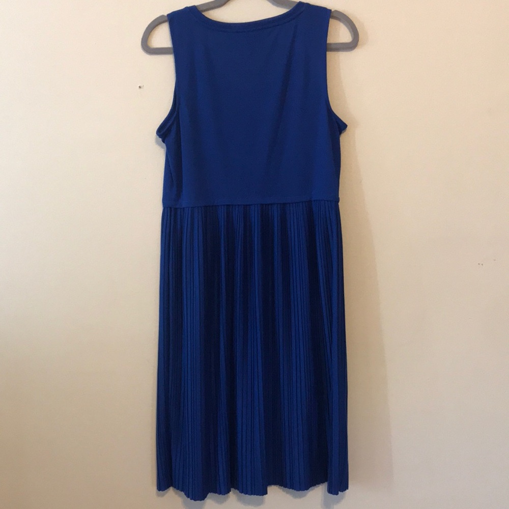 Ladies dress - Picture 2 of 7